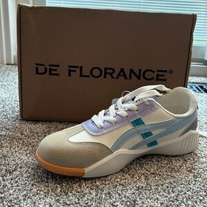 De Florance tennis shoe.  Size 9/9.5.  Never worn